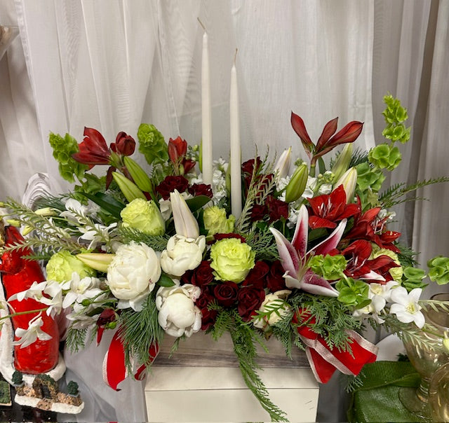 Crimson Noël Luxe Centerpiece – AZAR FLRST INC/NEWPORT BEACH FLRST & GDN, Irvine CA