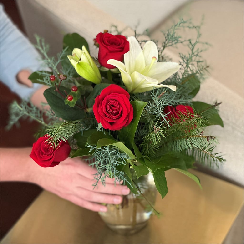 Glittering Lights Bouquet – AZAR FLRST INC/NEWPORT BEACH FLRST & GDN, Irvine CA