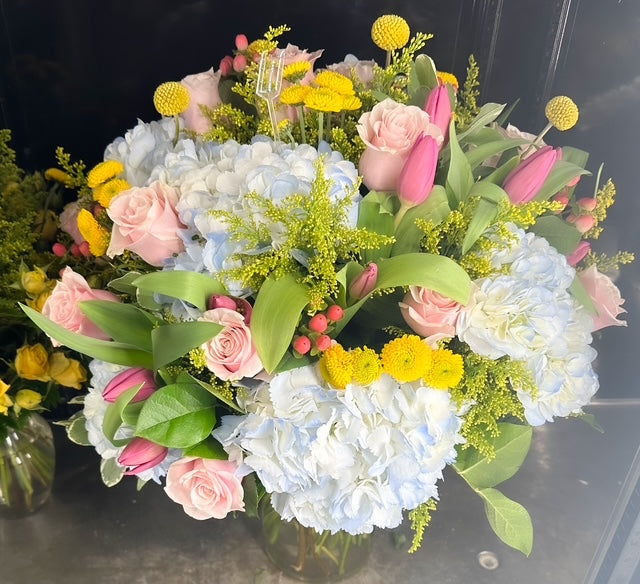 Springtime Splendor – Deluxe Bloom Bouquet