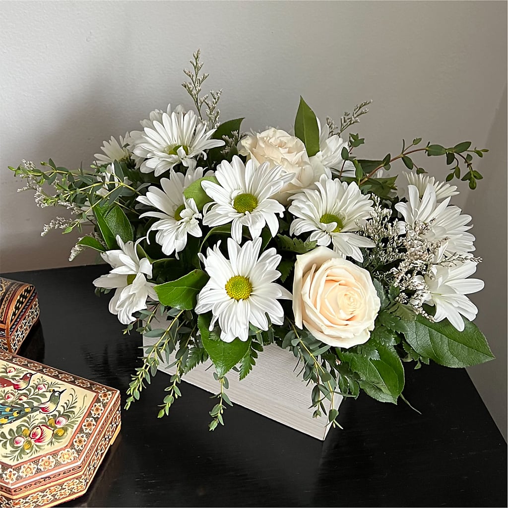 Fresh Linen Box Bouquet – AZAR FLRST INC/NEWPORT BEACH FLRST & GDN, Irvine CA