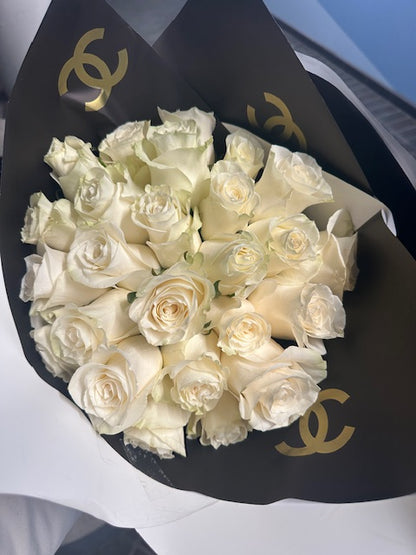 Noir Elegance – Luxury Hand-Tied Rose Bouquet