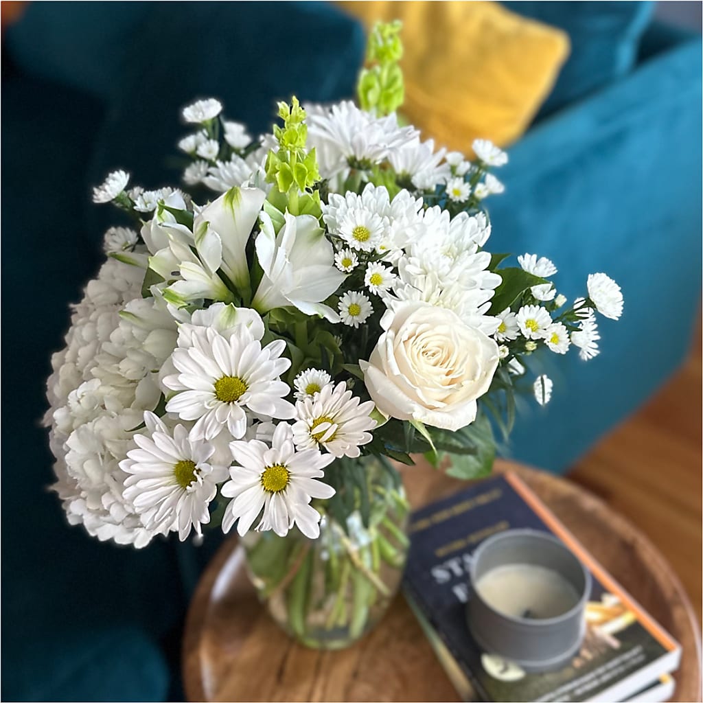Classic Ivory – A Florist Original – AZAR FLRST INC/NEWPORT BEACH FLRST & GDN, Irvine CA