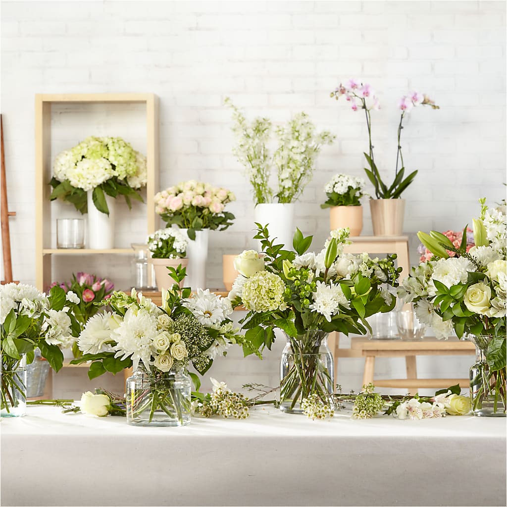 Classic Ivory – A Florist Original – AZAR FLRST INC/NEWPORT BEACH FLRST & GDN, Irvine CA