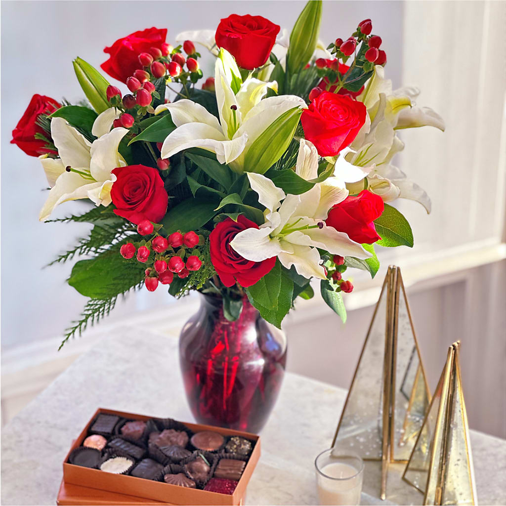 Evergreen Delight Bouquet and Chocolate Gift Set – AZAR FLRST INC/NEWPORT BEACH FLRST & GDN, Irvine CA